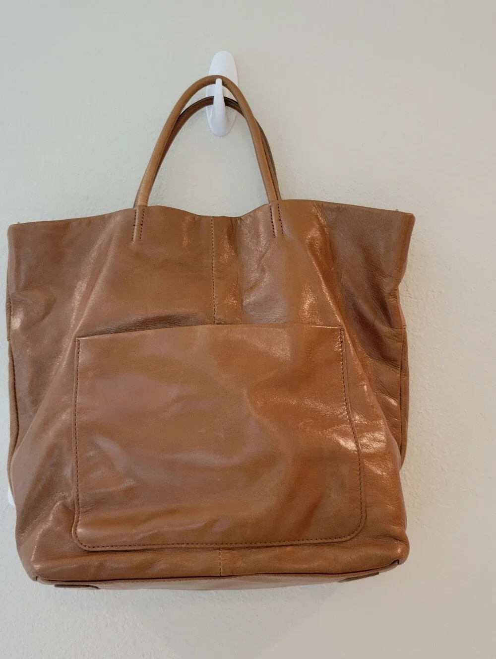 Hobo Classic Brown Leather Tote Bag With Roomy Interior.